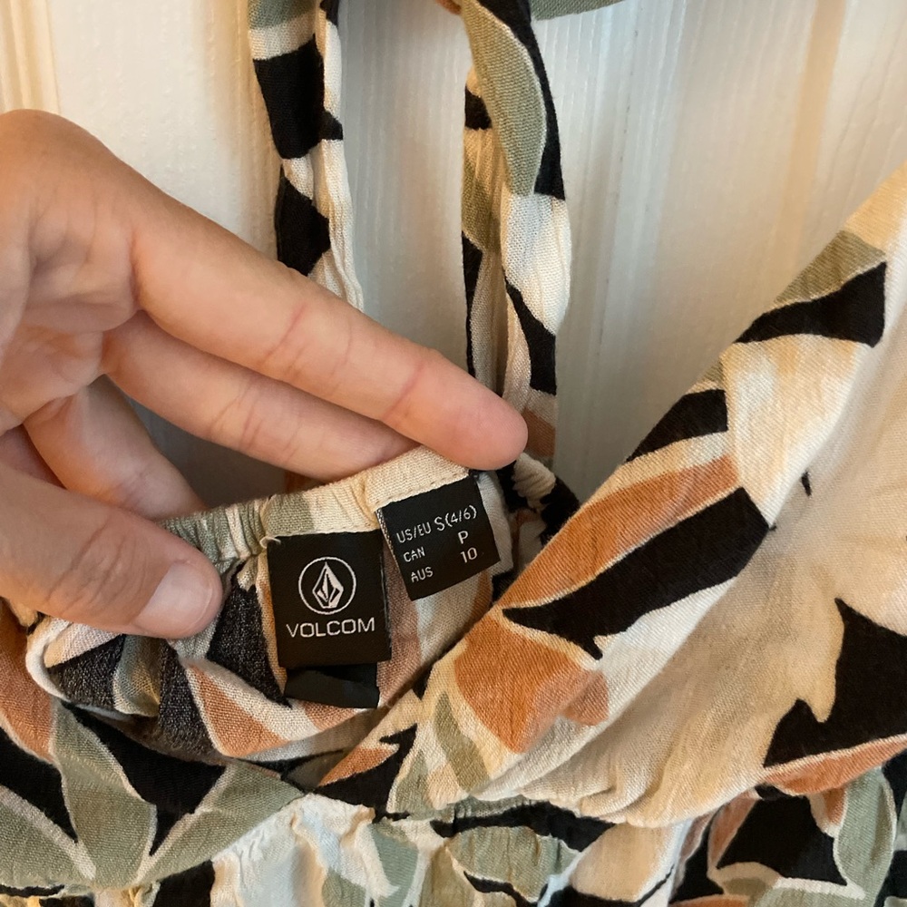 Volcom Multicolor Leaf Pattern Top - image 4